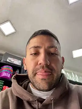 Snapshot of JuanZapata33 chatting on January 27, 7:46 pm JuanZapata33 online show from January 27, 7:46 pm