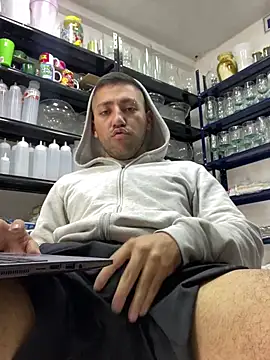 Snapshot of JuanZapata33 chatting on February 5, 6:15 pm JuanZapata33 online show from February 5, 6:15 pm