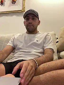 Snapshot of JuanZapata33 chatting on February 6, 11:04 pm JuanZapata33 online show from February 6, 11:04 pm