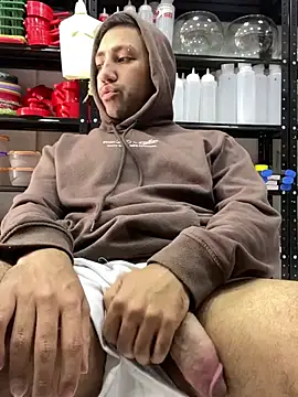 Snapshot of JuanZapata33 chatting on February 10, 6:13 pm JuanZapata33 online show from February 10, 6:13 pm