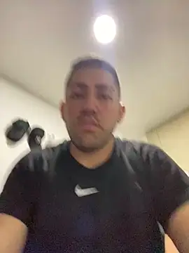 Snapshot of JuanZapata33 chatting on February 19, 2:55 am JuanZapata33 online show from February 19, 2:55 am