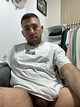 Snapshot of JuanZapata33 chatting on February 19, 8:10 pm JuanZapata33 online show from February 19, 8:10 pm