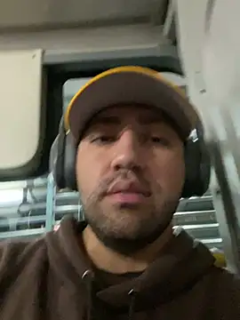 Snapshot of JuanZapata33 chatting on February 19, 11:25 pm JuanZapata33 online show from February 19, 11:25 pm