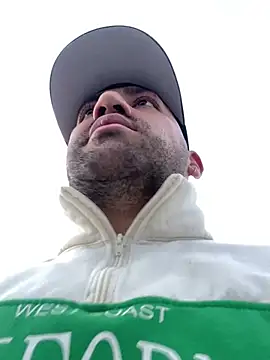 Snapshot of JuanZapata33 chatting on February 21, 11:10 pm JuanZapata33 online show from February 21, 11:10 pm