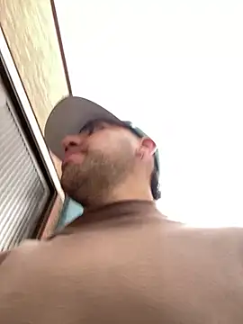 Snapshot of JuanZapata33 chatting on March 1, 8:21 pm JuanZapata33 online show from March 1, 8:21 pm