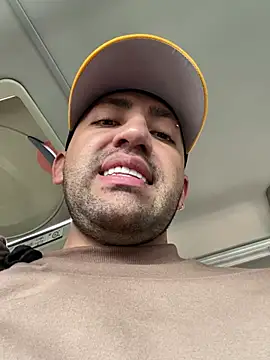 Snapshot of JuanZapata33 chatting on March 6, 5:33 pm JuanZapata33 online show from March 6, 5:33 pm