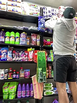 Snapshot of JuanZapata33 chatting on March 7, 6:22 pm JuanZapata33 online show from March 7, 6:22 pm