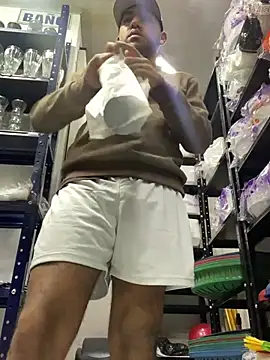 Snapshot of JuanZapata33 chatting on March 13, 11:38 pm JuanZapata33 online show from March 13, 11:38 pm