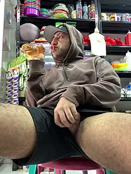 Snapshot of JuanZapata33 chatting on March 14, 10:05 pm JuanZapata33 online show from March 14, 10:05 pm