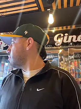 Snapshot of JuanZapata33 chatting on March 16, 9:16 pm JuanZapata33 online show from March 16, 9:16 pm