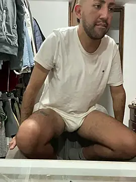 Snapshot of JuanZapata33 chatting on March 20, 12:19 am JuanZapata33 online show from March 20, 12:19 am