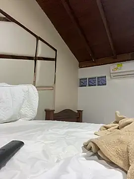 Snapshot of JuanZapata33 chatting on March 21, 11:34 pm JuanZapata33 online show from March 21, 11:34 pm