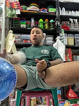 Snapshot of JuanZapata33 chatting on September 10, 5:02 pm JuanZapata33 online show from September 10, 5:02 pm