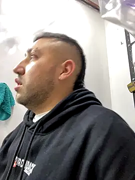 Snapshot of JuanZapata33 chatting on September 19, 11:05 pm JuanZapata33 online show from September 19, 11:05 pm