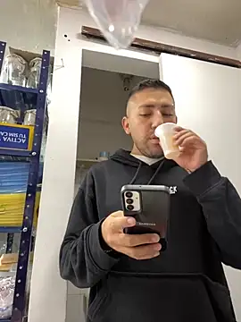 Snapshot of JuanZapata33 chatting on October 1, 6:25 pm JuanZapata33 online show from October 1, 6:25 pm