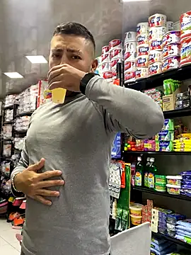 Snapshot of JuanZapata33 chatting on October 3, 9:56 pm JuanZapata33 online show from October 3, 9:56 pm