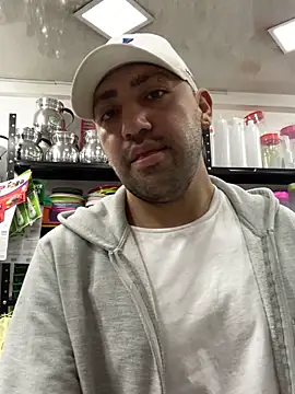 Snapshot of JuanZapata33 chatting on October 7, 11:13 pm JuanZapata33 online show from October 7, 11:13 pm