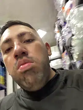 Snapshot of JuanZapata33 chatting on October 8, 9:45 pm JuanZapata33 online show from October 8, 9:45 pm