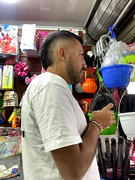 Snapshot of JuanZapata33 chatting on October 11, 9:02 pm JuanZapata33 online show from October 11, 9:02 pm