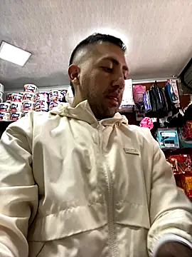 Snapshot of JuanZapata33 chatting on October 12, 7:13 pm JuanZapata33 online show from October 12, 7:13 pm