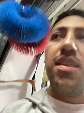 Snapshot of JuanZapata33 chatting on October 22, 11:04 pm JuanZapata33 online show from October 22, 11:04 pm