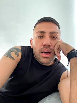 Snapshot of JuanZapata33 chatting on October 27, 9:08 pm JuanZapata33 online show from October 27, 9:08 pm