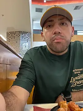 Snapshot of JuanZapata33 chatting on October 29, 8:54 pm JuanZapata33 online show from October 29, 8:54 pm