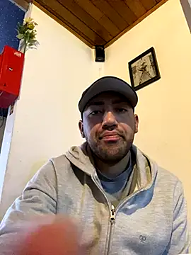 Snapshot of JuanZapata33 chatting on November 12, 9:36 pm JuanZapata33 online show from November 12, 9:36 pm