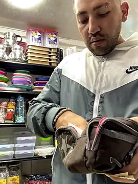 Snapshot of JuanZapata33 chatting on November 15, 9:54 pm JuanZapata33 online show from November 15, 9:54 pm