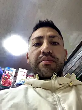 Snapshot of JuanZapata33 chatting on November 16, 10:15 pm JuanZapata33 online show from November 16, 10:15 pm