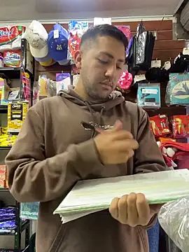 Snapshot of JuanZapata33 chatting on November 18, 9:08 pm JuanZapata33 online show from November 18, 9:08 pm