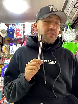 Snapshot of JuanZapata33 chatting on November 26, 9:16 pm JuanZapata33 online show from November 26, 9:16 pm