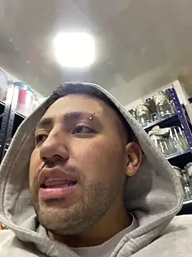 Snapshot of JuanZapata33 chatting on November 28, 10:01 pm JuanZapata33 online show from November 28, 10:01 pm