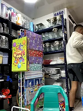 Snapshot of JuanZapata33 chatting on December 3, 9:57 pm JuanZapata33 online show from December 3, 9:57 pm