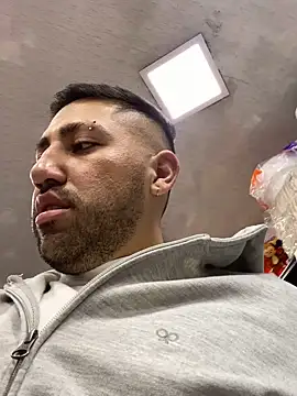 Snapshot of JuanZapata33 chatting on December 13, 11:54 pm JuanZapata33 online show from December 13, 11:54 pm