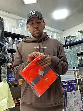 JuanZapata33 online show from February 14, 9:22 pm