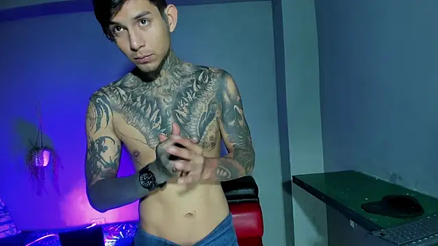 Snapshot of Travistanner_28 chatting on September 25, 12:20 pm Travistanner 28 online show from September 25, 12:20 pm