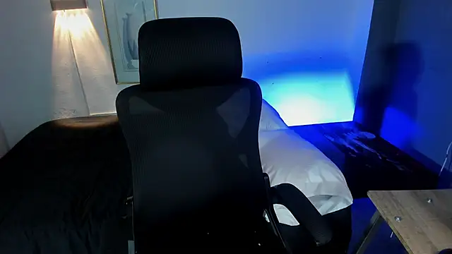 Travistanner 28 online show from November 29, 6:27 am