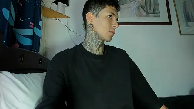 Travistanner 28 online show from April 14, 4:02 pm