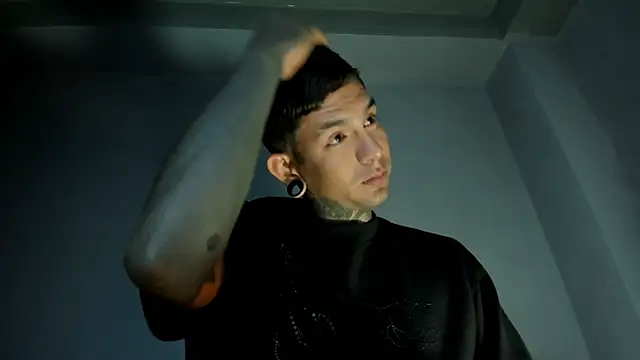 Travistanner 28 online show from April 22, 9:55 am