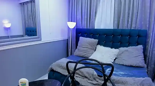 Snapshot of Mayaa_ross chatting on December 3, 6:15 am Mayaa ross online show from December 3, 6:15 am