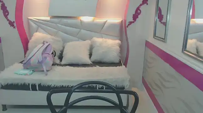 Snapshot of Mayaa_ross chatting on December 19, 6:45 am Mayaa ross online show from December 19, 6:45 am