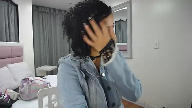 Snapshot of Mayaa_ross chatting on February 4, 12:40 am Mayaa ross online show from February 4, 12:40 am