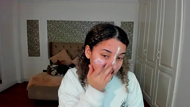 Snapshot of Mayaa_ross chatting on September 23, 2:03 am Mayaa ross online show from September 23, 2:03 am