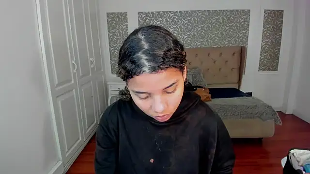 Snapshot of Mayaa_ross chatting on October 1, 2:17 am Mayaa ross online show from October 1, 2:17 am