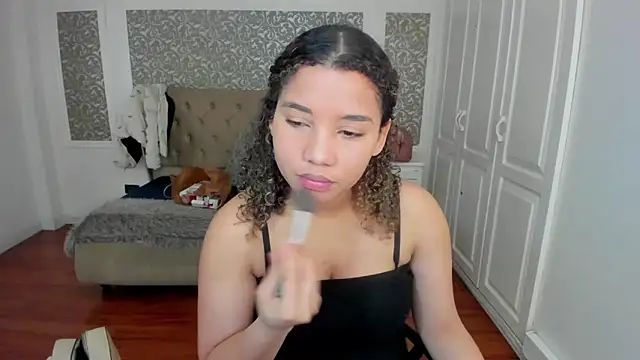 Snapshot of Mayaa_ross chatting on October 7, 1:47 am Mayaa ross online show from October 7, 1:47 am