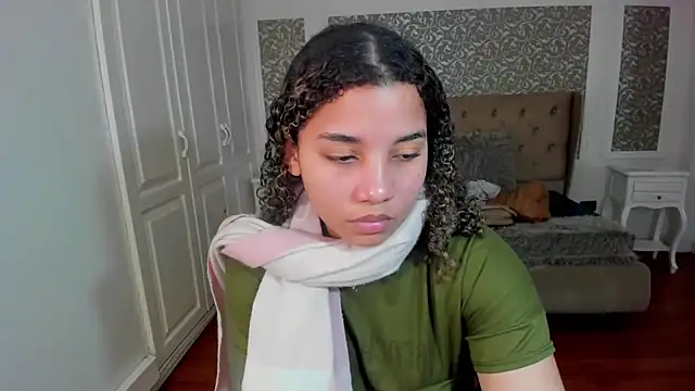 Snapshot of Mayaa_ross chatting on October 8, 2:09 am Mayaa ross online show from October 8, 2:09 am