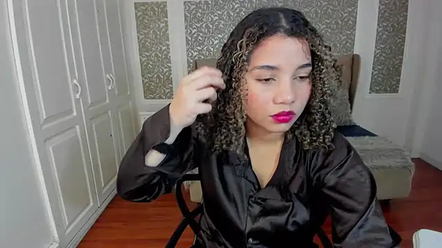 Snapshot of Mayaa_ross chatting on October 10, 2:54 am Mayaa ross online show from October 10, 2:54 am