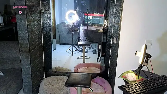 Snapshot of zackary_0 chatting on October 17, 1:09 am zackary 0 online show from October 17, 1:09 am