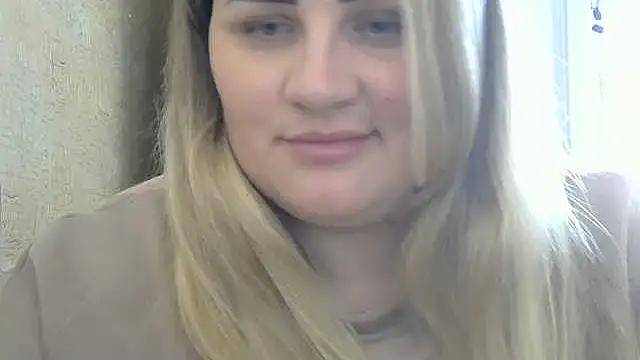 Snapshot of Honeydew-Waves chatting on May 8, 10:42 am Honeydew-Waves online show from May 8, 10:42 am